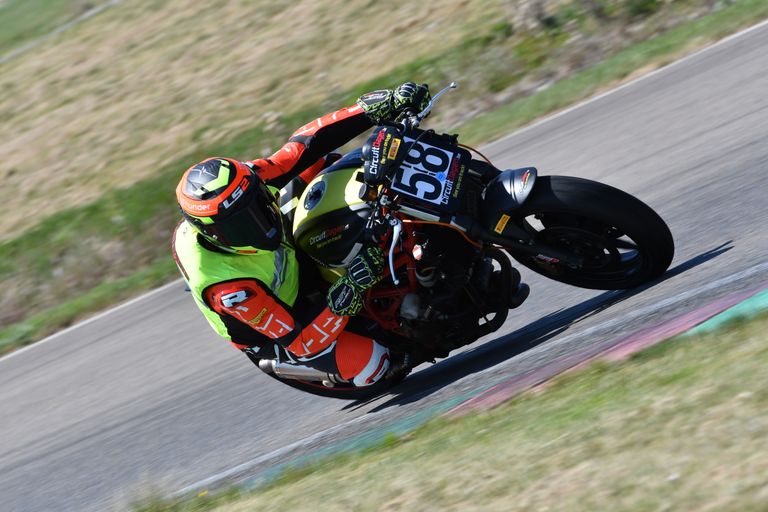 Suzuki SV 650 Gladius te huur